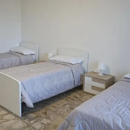 Apartman La Residenza Ad Italia 61 *